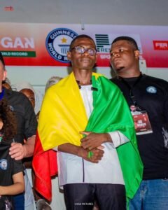 Lire la suite à propos de l’article Guiness Word Record: le chef béninois Delphin Agbetogan, surnommé « le guépard des fourneaux », entre en scène à Majestic  cinéma pour un marathon culinaire de 25 jours