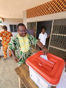 Lire la suite à propos de l’article Présidentielle 2026 au Bénin: plusieurs ténors de la Team Don pour Row ont voté.