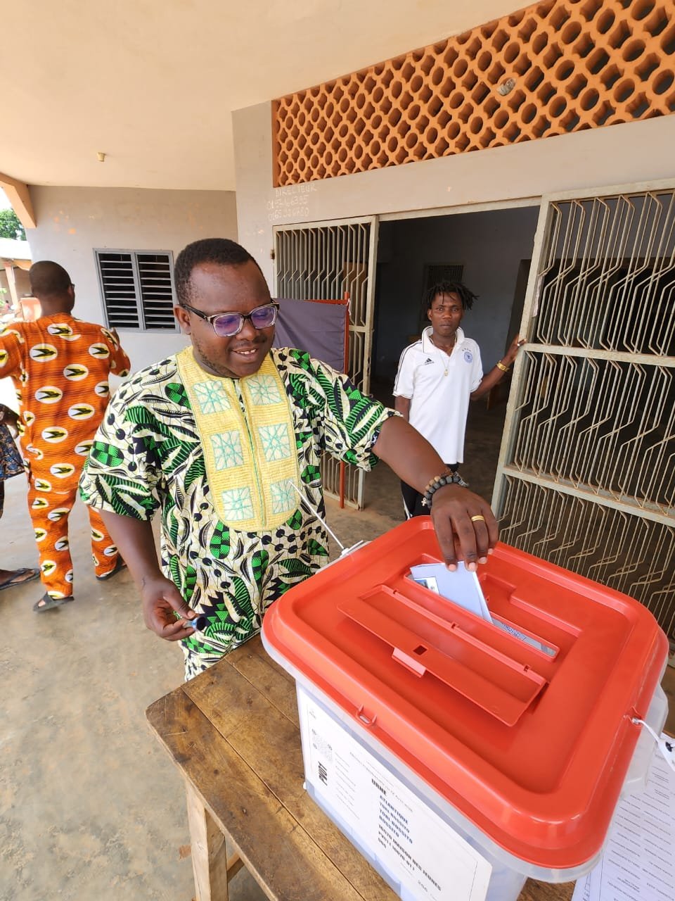Lire la suite à propos de l’article Présidentielle 2026 au Bénin: plusieurs ténors de la Team Don pour Row ont voté.