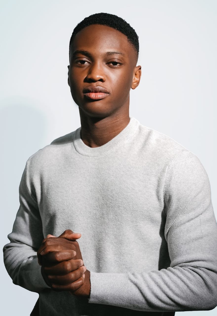 Lire la suite à propos de l’article Entrepreneur digital à succès: Wilson Botoyiye, un modèle de résilience pour la jeunesse.