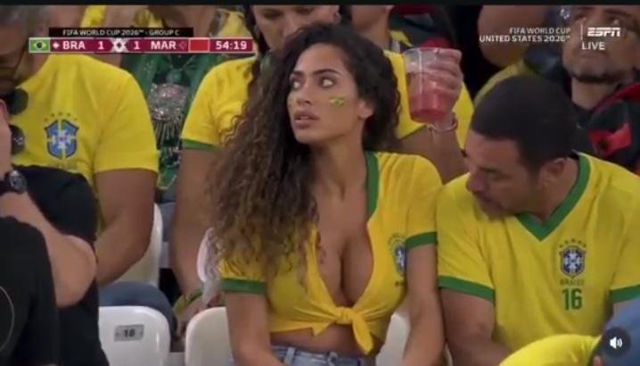 Lire la suite à propos de l’article Insolite: Coupe du Monde 2026: un supporter  »rince ses yeux » sur la poitrine d&rsquo;une supportrice