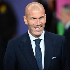 Lire la suite à propos de l’article Avec un salaire qui donne le vertige, « Zizou » officiellement sélectionneur des Bleus